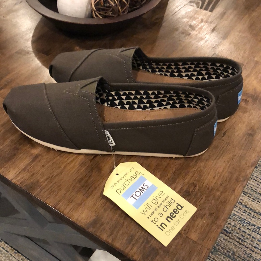 *NWT* Women’s Toms.
